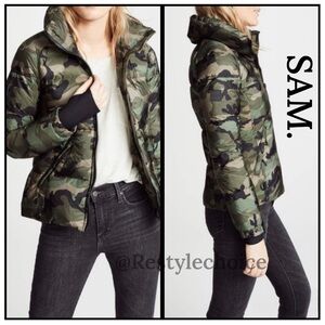 Sam camouflage puffer jacket w/ thumb sleeves great condition